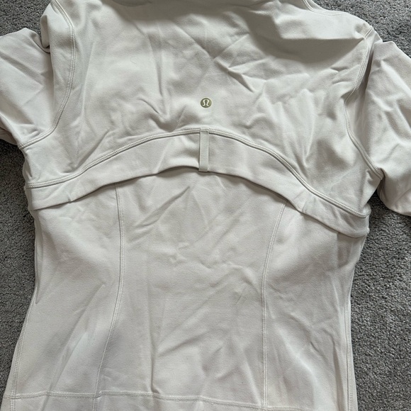 Lululemon cropped zip up with gold trim - Picture 4 of 4